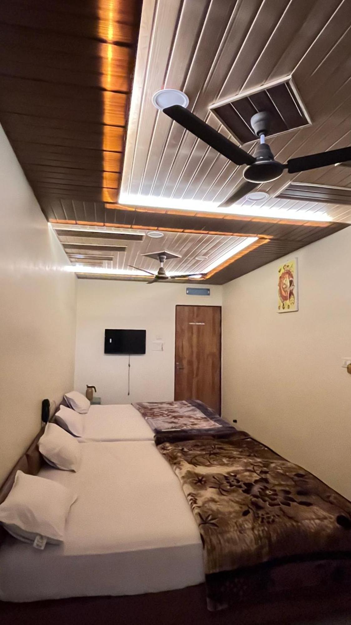 Shri Shiv Ganga Bhakt Niwas 호텔 우자인 외부 사진